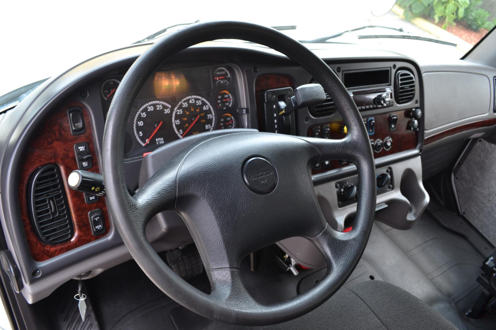 2019 WHITE /BLACK FREIGHTLINER M2-106 with an CUMMINS B6.7L 240HP engine, ALLISON 2500RDS AUTOMATIC transmission, located at 9172 North Fwy, Houston, TX, 77037, (713) 910-6868, 29.887470, -95.411903 - Photo#19